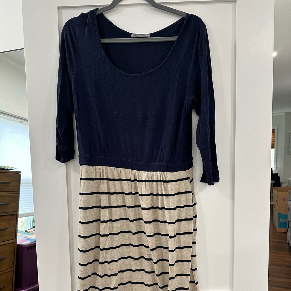 Comfortable Loveappella knee length dress - size L